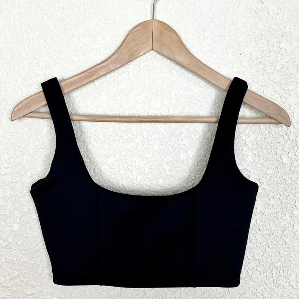 PrettyLittleThing Black Cropped Tank Top sz 4